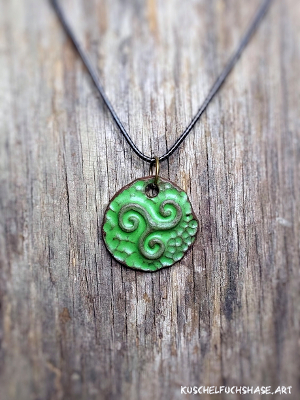 Anhänger 0029 - Triskele - mattgrün