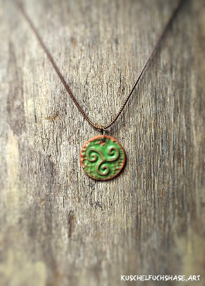 Anhänger 0048 - Triskele - mattgrün