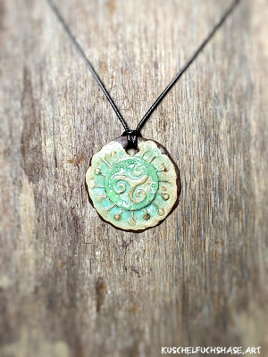 Anhänger 0049 - Blütentriskele - salbeigrün